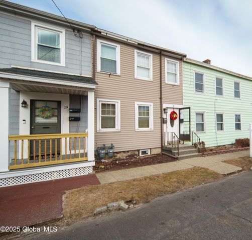 17 7th Street, Watervliet, NY 12189