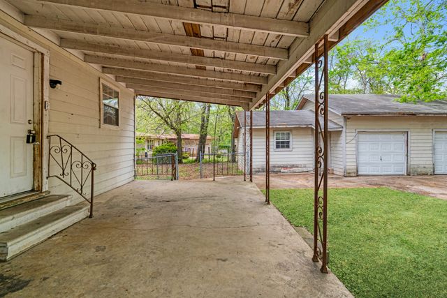 1363 Pine Bluff Street, Paris, TX 75460