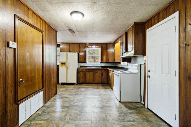 1363 Pine Bluff Street, Paris, TX 75460