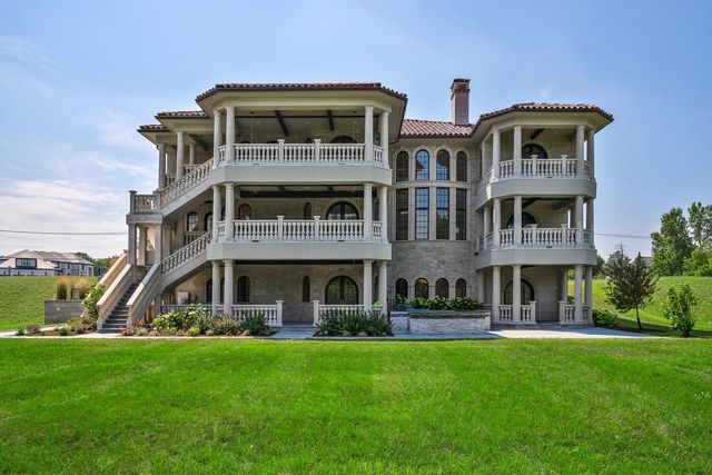 6413 S County Line Road, Burr Ridge, IL 60527