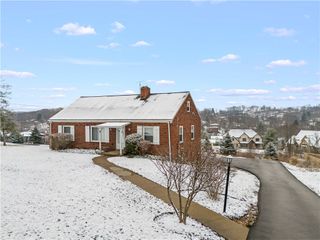 208 Frederick Drive, Upper St Clair, PA 15241