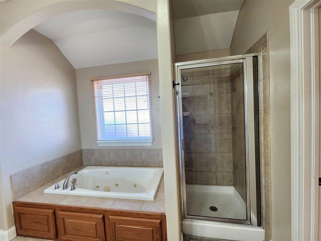 2202 SW 53rd St, Lawton, OK 73505