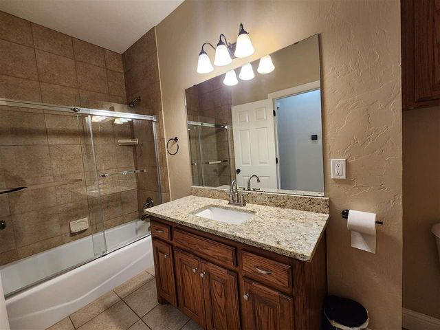 2202 SW 53rd St, Lawton, OK 73505