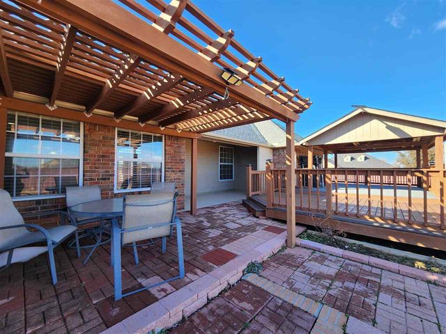 2202 SW 53rd St, Lawton, OK 73505