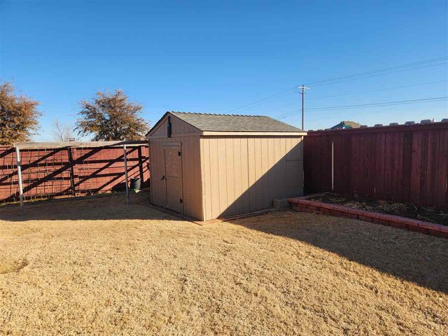 2202 SW 53rd St, Lawton, OK 73505