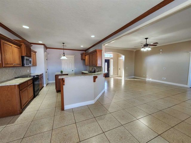 2202 SW 53rd St, Lawton, OK 73505