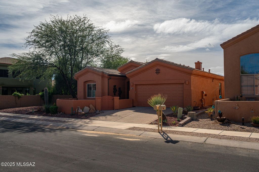 10685 N Hewitt Place, Tucson, AZ 85737