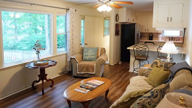100 Canary Dr, Dickson, TN 37055