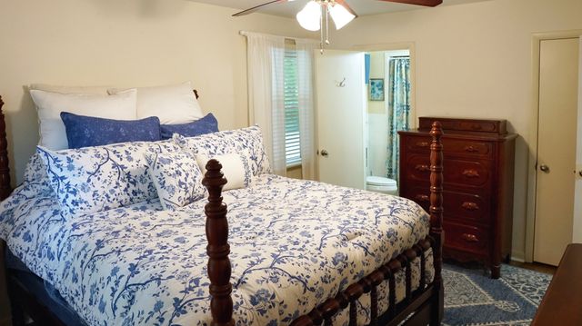 100 Canary Dr, Dickson, TN 37055