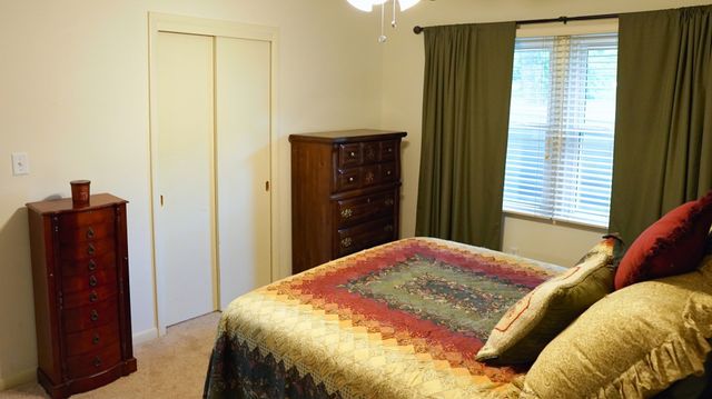 100 Canary Dr, Dickson, TN 37055