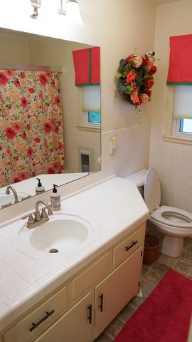 100 Canary Dr, Dickson, TN 37055