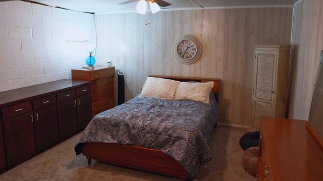 100 Canary Dr, Dickson, TN 37055