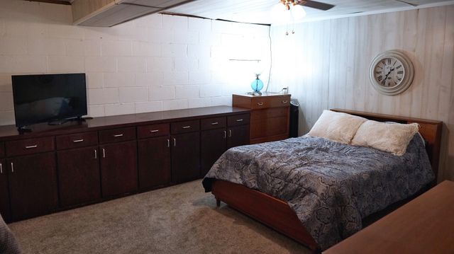 100 Canary Dr, Dickson, TN 37055