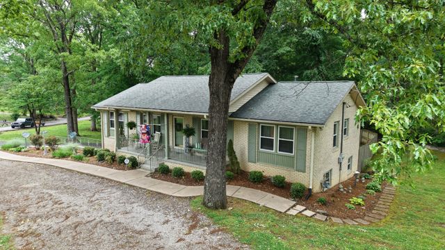 100 Canary Dr, Dickson, TN 37055