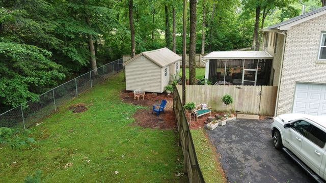 100 Canary Dr, Dickson, TN 37055