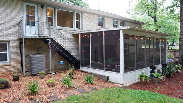 100 Canary Dr, Dickson, TN 37055