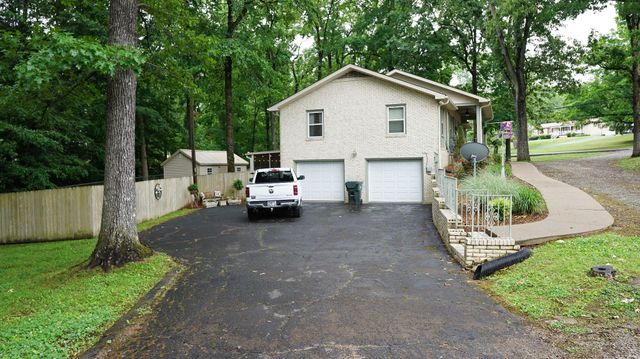 100 Canary Dr, Dickson, TN 37055
