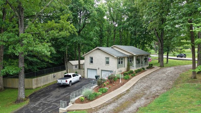 100 Canary Dr, Dickson, TN 37055