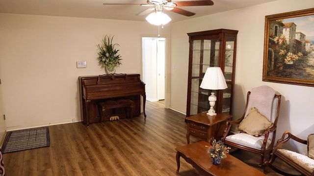 100 Canary Dr, Dickson, TN 37055