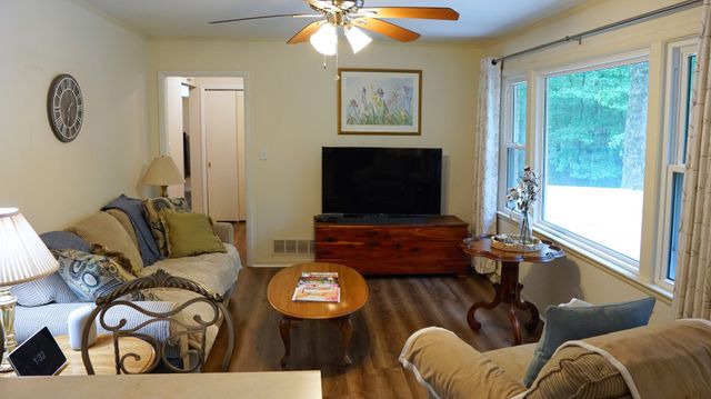 100 Canary Dr, Dickson, TN 37055