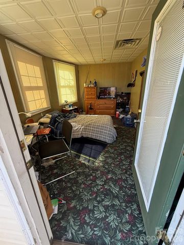 880 N Main Street, Marion, NC 28752