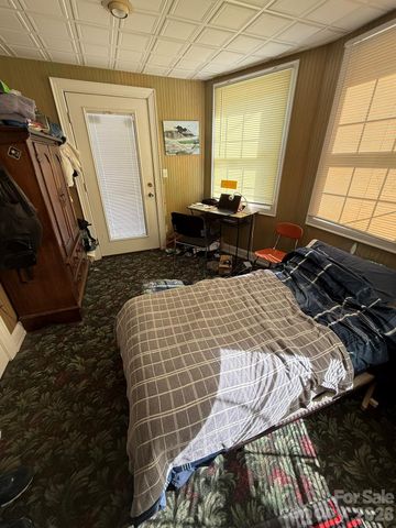 880 N Main Street, Marion, NC 28752