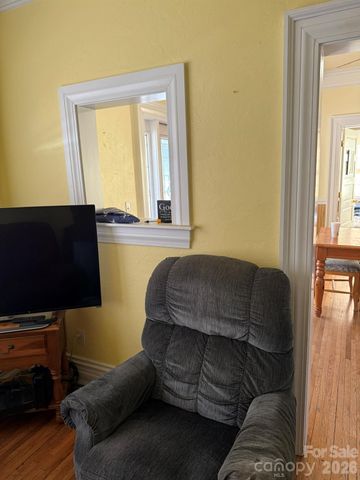 880 N Main Street, Marion, NC 28752
