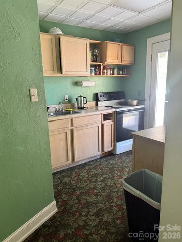 880 N Main Street, Marion, NC 28752