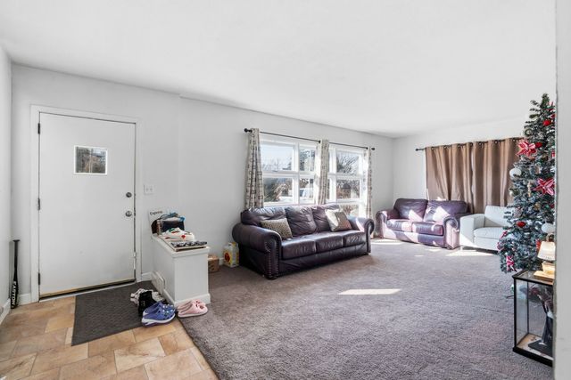 1228 Dover Court, Davenport, IA 52803