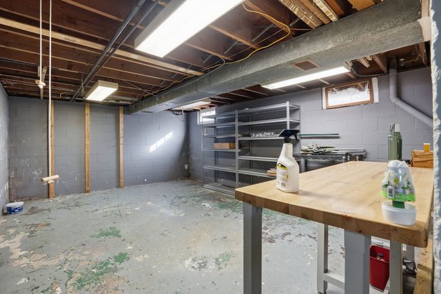 1228 Dover Court, Davenport, IA 52803