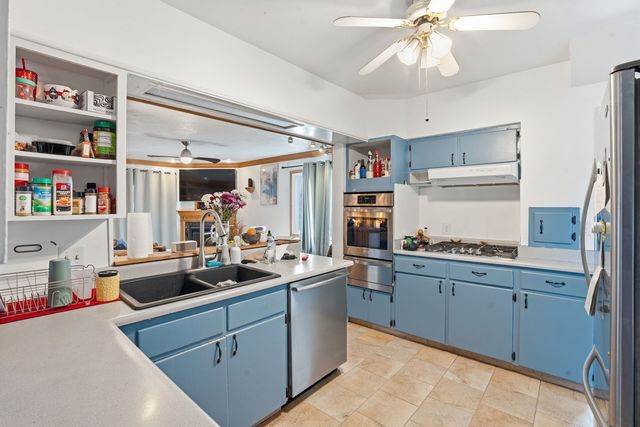 1228 Dover Court, Davenport, IA 52803