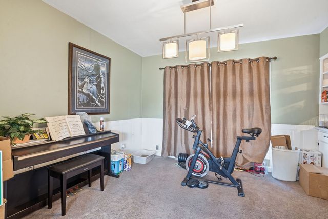 1228 Dover Court, Davenport, IA 52803