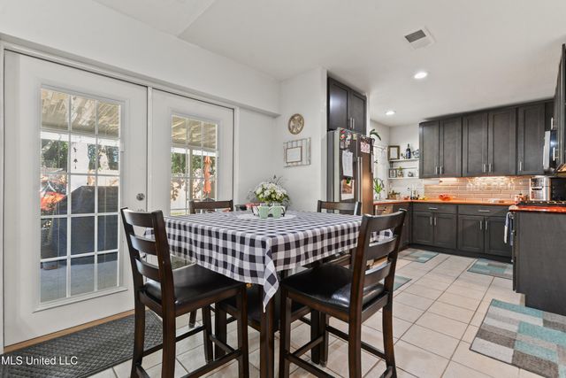 1214 Lancelot Lane, Ocean Springs, MS 39564