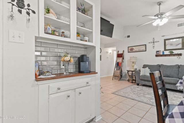 1214 Lancelot Lane, Ocean Springs, MS 39564