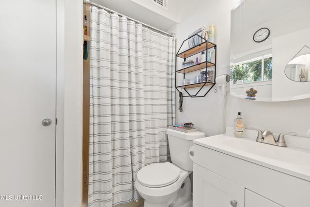 1214 Lancelot Lane, Ocean Springs, MS 39564