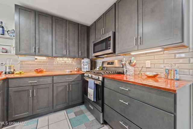 1214 Lancelot Lane, Ocean Springs, MS 39564