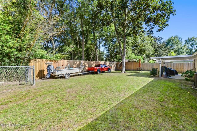 1214 Lancelot Lane, Ocean Springs, MS 39564