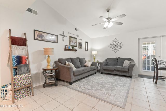 1214 Lancelot Lane, Ocean Springs, MS 39564