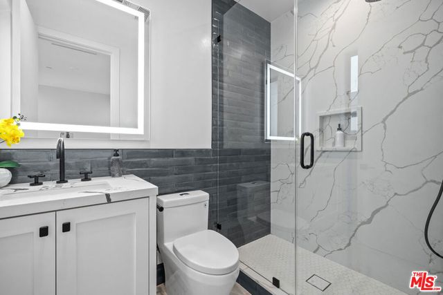 4475 Mammoth Avenue, Sherman Oaks, CA 91423