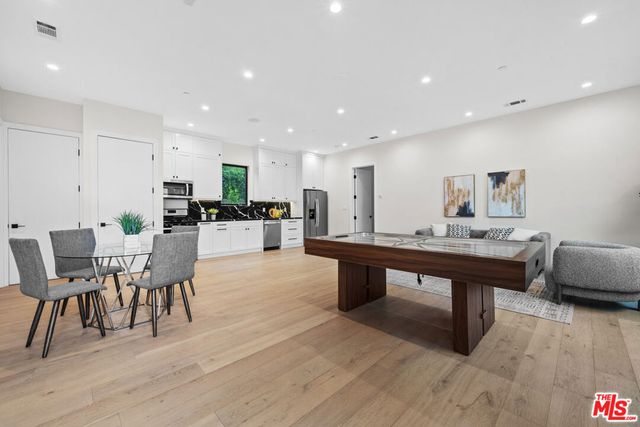 4475 Mammoth Avenue, Sherman Oaks, CA 91423