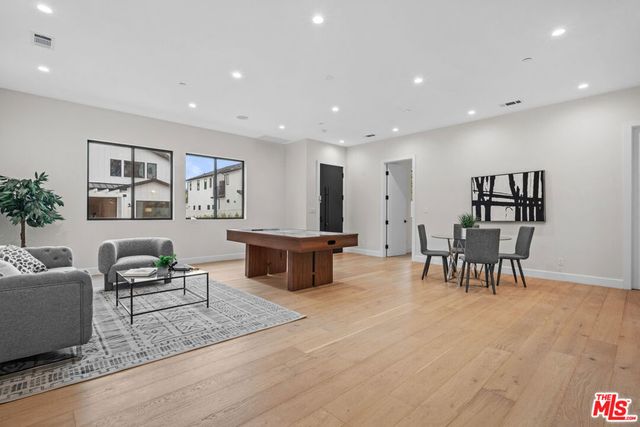4475 Mammoth Avenue, Sherman Oaks, CA 91423