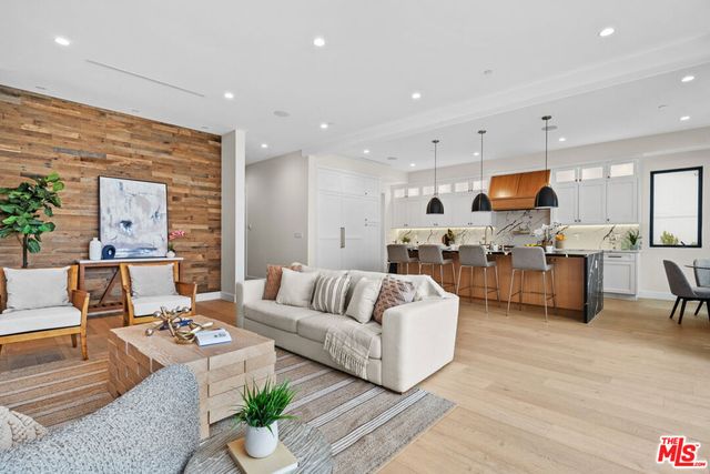4475 Mammoth Avenue, Sherman Oaks, CA 91423