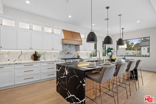 4475 Mammoth Avenue, Sherman Oaks, CA 91423