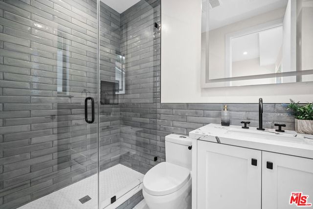 4475 Mammoth Avenue, Sherman Oaks, CA 91423