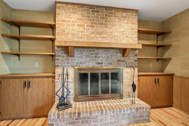 7400 N Pierron ROAD, Glendale, WI 53209
