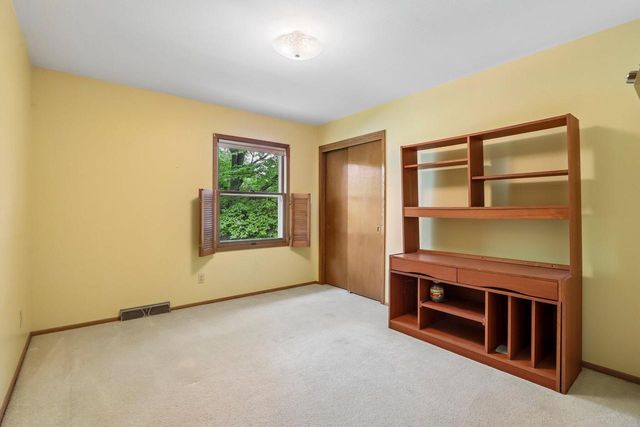 7400 N Pierron ROAD, Glendale, WI 53209