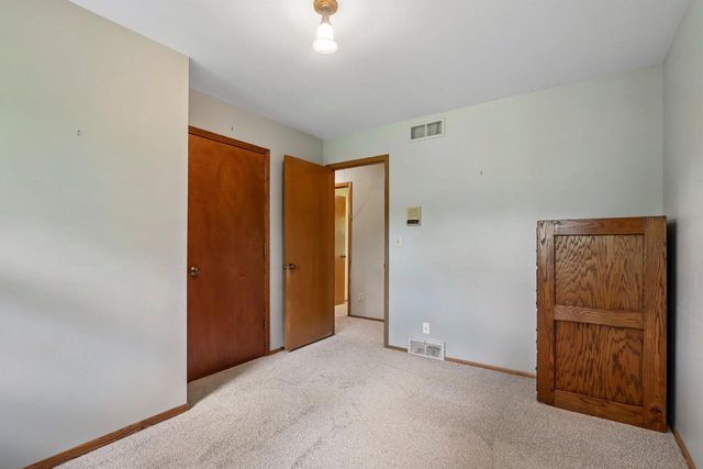 7400 N Pierron ROAD, Glendale, WI 53209