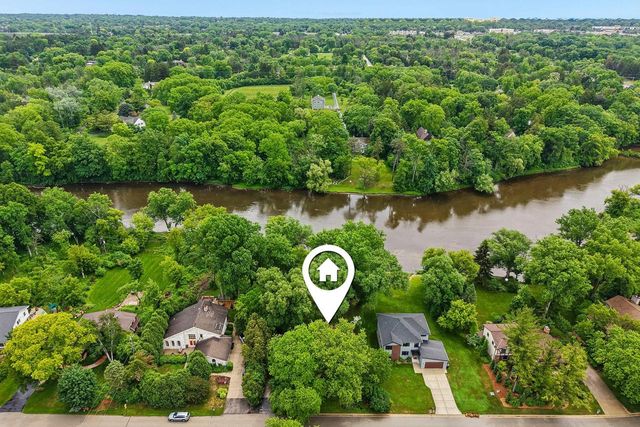 7400 N Pierron ROAD, Glendale, WI 53209