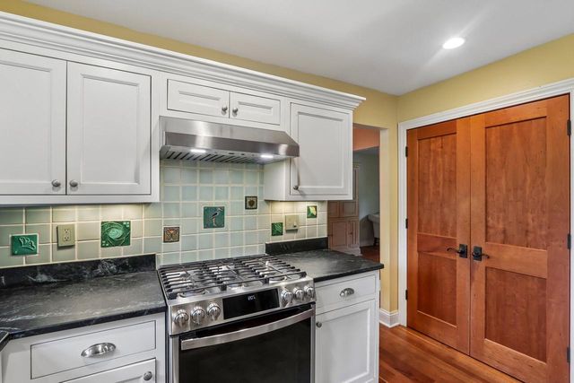 7400 N Pierron ROAD, Glendale, WI 53209
