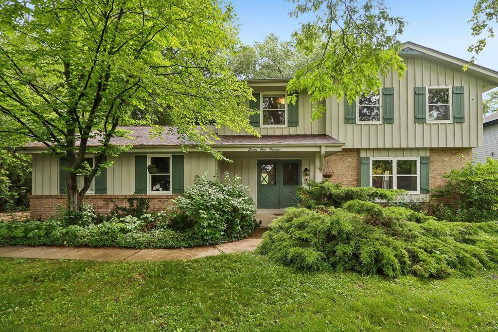 7400 N Pierron ROAD, Glendale, WI 53209